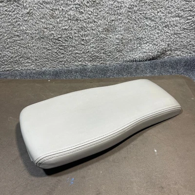 2000 - 2005 凯迪拉克 Deville 中控台盖灰色皮革长凳扶手原始设备制造商 — 第 1/4 张图片