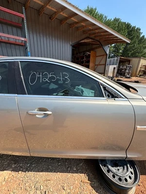 Jaguar XJ 2010-2013 panel de carcasa de puerta lateral del pasajero delantero derecho dorado RDA fabricante de equipos originales Foto 1 de 2