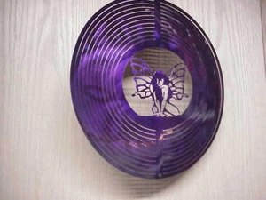 Hada alada en púrpura 11" metal colgante viento spinner hecho EE. UU. HADA-1 - Imagen 1 de 1