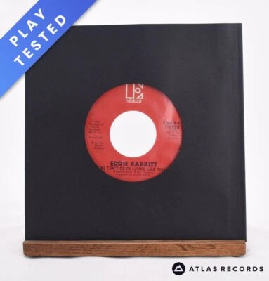 Eddie Rabbitt - We Can't Go On Living Like This - 7" Vinyl Record - VG+ Foto 1 de 4
