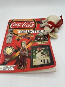 Goldstein's Coca Cola Collectibles 1993 Price Guide - Plus 4" Magnetic Plush 1999 - Bild 1 von 12