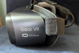 Samsung Gear VR Headset - Picture 1 of 2