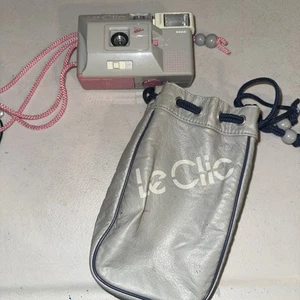 Macchina fotografica vintage Le Clic ~ anni '80 rosa e grigia 35 mm ~ non testata ~ fantastica nostalgia! - Foto 1 di 5