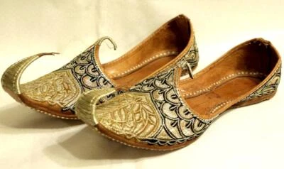 Increíbles pantuflas/zapatos bordados de cuero uzbeko para mujer - años 80 Foto 1 de 4