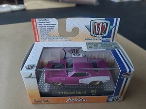 M2 Maschinen Bodenputzer 1971 Plymouth Cuda 440 R15 LILA/WEISS 1:64 Neu im Karton - Bild 1 von 5