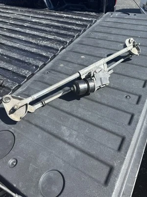 2004-2006 SCION XB Windshield Link Assembly Front Wiper - Toyota (85150-52 - Image 1 of 4