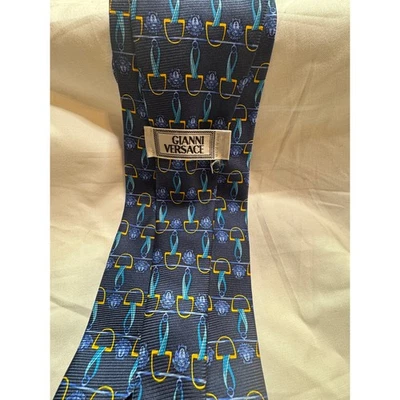 Gravata medusa Gianni Versace 100% seda, azul e amarela - Imagem 1 de 4