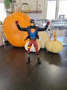 DC Universe Classics Superboy - Picture 1 of 2