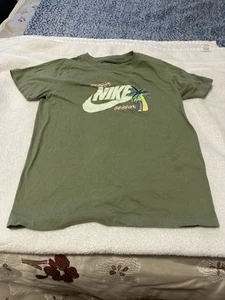 Nike boys t shirt with Nike swoosh and palm trees size S green - Picture 1 of 4