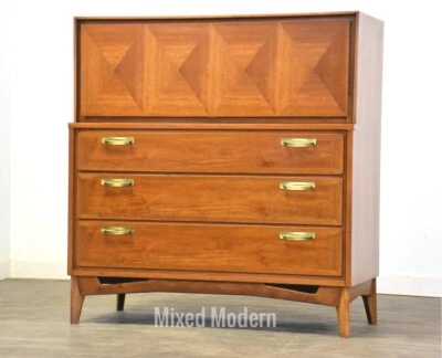 Cómoda alta de nogal de Red Lion Foto 1 de 4