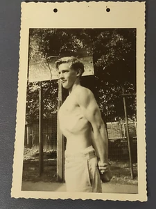 Original Photo - 1940s Handsome Shirtless Man Flexing His Muscles - Gay Interest - Picture 1 of 5