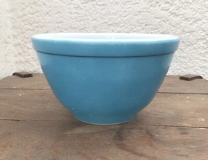 Pyrex Primary Colors Blue 1 1/5 Pint Mixing Bowl Strong Color No Chips or Damage - Picture 1 of 4