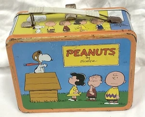 Fiambrera de metal vintage Peanuts piano Snoopy Lucy Charlie Brown Snoopy MUY BONITA - Imagen 1 de 13