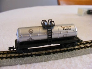 N Scale Model Power Southern Pacific Single Dome Tank Car Rolling Stock USED - Picture 1 of 2