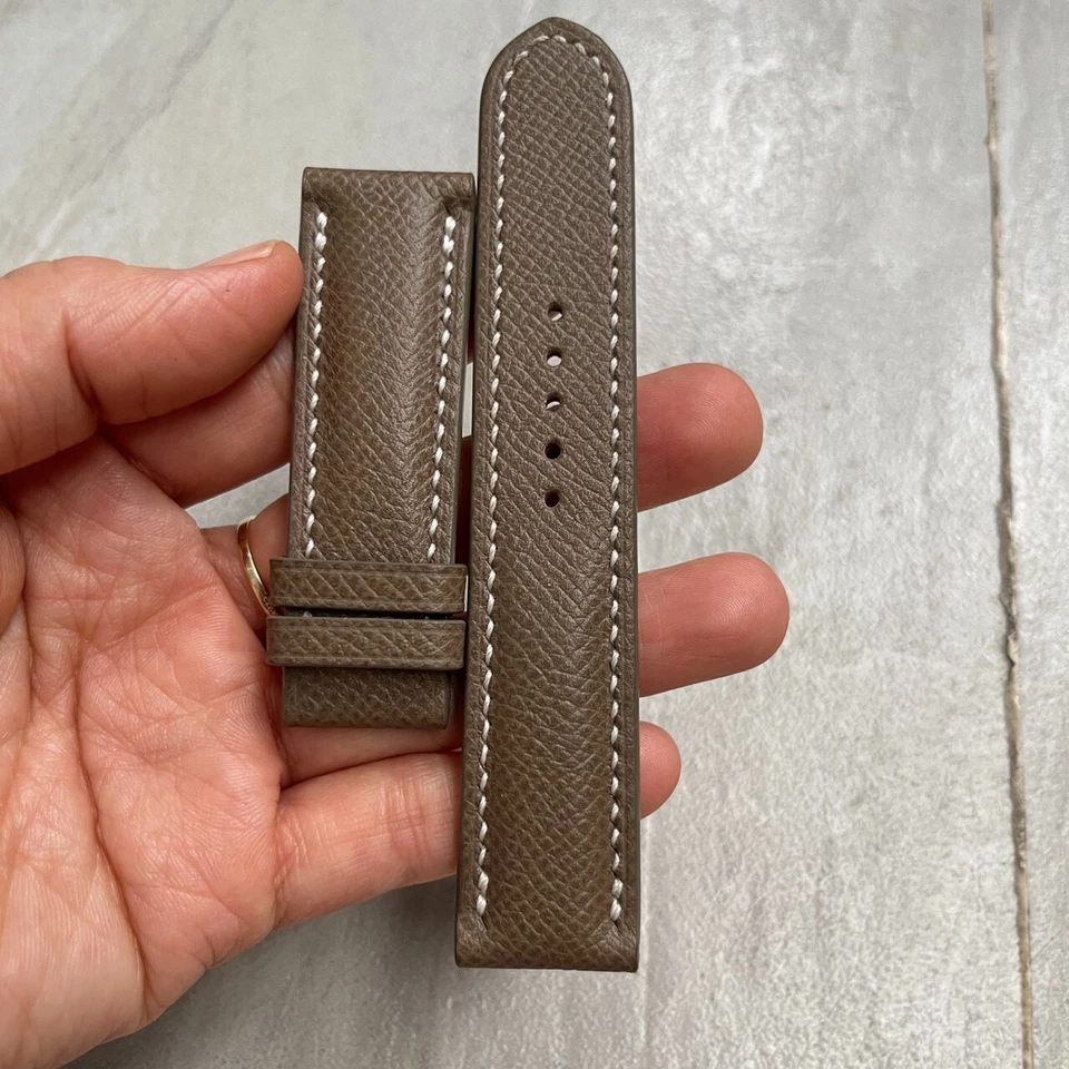 Correa de reloj acolchada de cuero de becerro Epsom gris real genuino de 22 mm/20 mm Foto 1 de 4