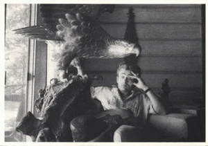 James Dean, RARE POSE, B&W MINT UNUSED POSTCARD - Picture 1 of 1