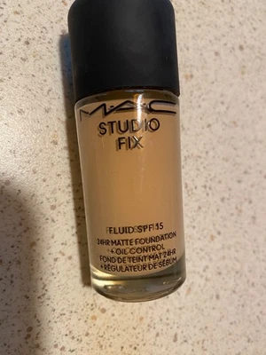 MAC Studio Fix Fluid SPF 15 24H Matte Foundation - NW15 nur 2x benutzt 15ml - Bild 1 von 2