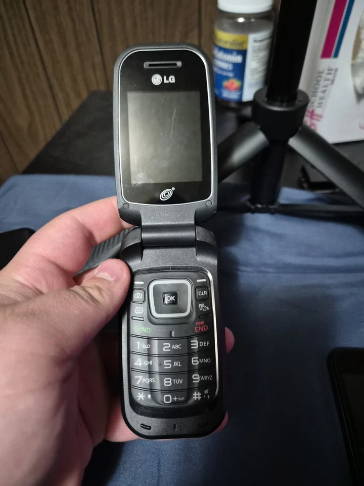 Teléfono Celular Abatible LG 440G TracFone Con Batería Probado Funciona No Borrado Foto 1 de 4