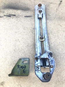 CUDA CHALLENGER REAR QUARTER GLASS WINDOW TRACK GUIDE COMPLETE BRACKET RIGHT RH - Picture 1 of 13