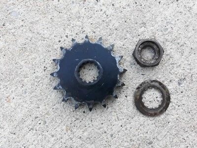 Yamaha XS500 1977 piñón delantero con tuerca y arandela Foto 1 de 2