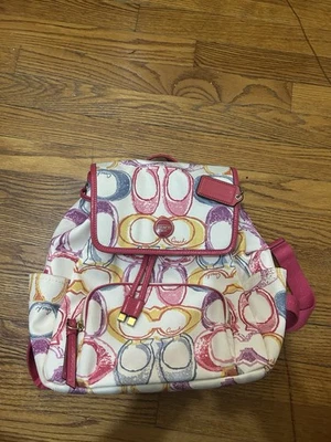 Женский рюкзак Coach с логотипом Scribble Poppy Canvas ярко-розовый A1376-F21962 - Изображение 1 из 2