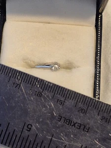 9ct White gold Diamond Pendant - Picture 1 of 3