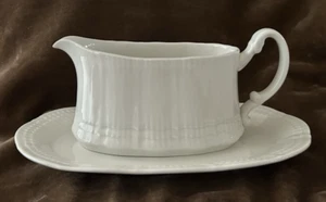 Mikasa ~ "Allura" White ~ Gravy Boat and Tray ~ Mint Condition - Picture 1 of 13