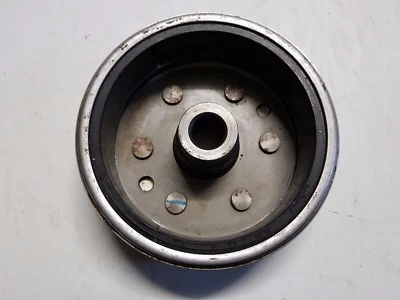 Rotor / Alternateur / Volant moteur KAWASAKI 550 GPZ ZX 037000-1610 - Photo 1/3