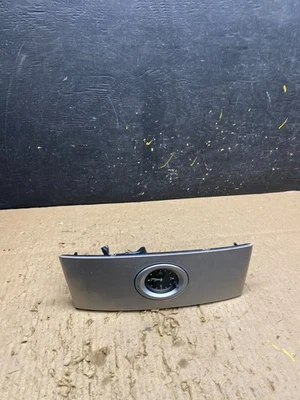 Оригинальная рамка для хранения часов центральной консоли Infiniti Fx35 2003–2008 годов выпуска T8599 DG - Изображение 1 из 4