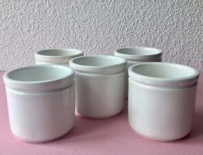 LOT DE 5 POTS À YAOURT ANCIENS en faïence. Signé : B B 125 déposé. verrines . - Photo 1/4