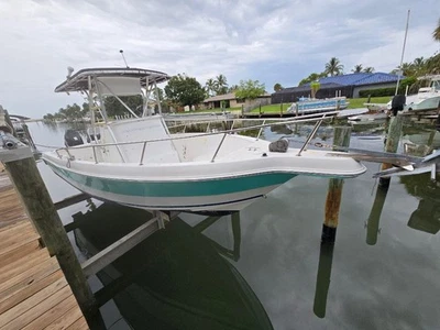CENTER CONSOLE  OPEN FISHERMAN BOAT - Image 1 of 4