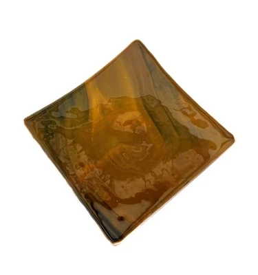 Plato cuadrado de vidrio artístico cóncavo de escoria de 10” hecho a mano dorado y marrón caramelo Foto 1 de 4