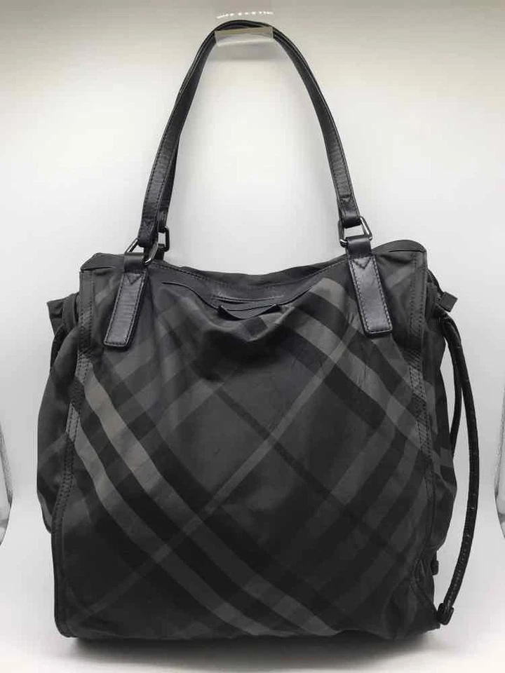 Bolso Bucket Burberry Black House Check de segunda mano Foto 1 de 4