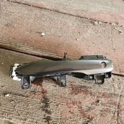 16 17 18 19 20 TOYOTA PRIUS Prime Left LH Front Outside Door Handle White Color - Image 1 of 2