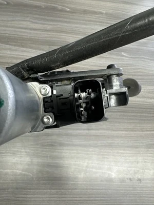 Motor regulador ventana delantera Chrysler Pacifica 2018 3040313 A. UPG 4169 Foto 1 de 3