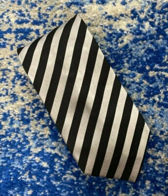 Corbata Giorgio Armani Plateada Negra Rayas Sesgadas 100% Seda Hecha a Mano en Italia Foto 1 de 4