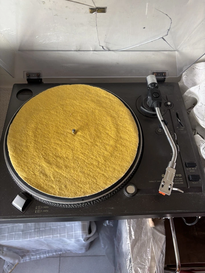 Giradischi SANYOAUTO RETURNC-SERVO SYSTEM del TP-1020UM - Immagine 1 di 3