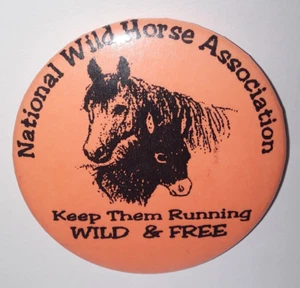 VINTAGE "NATIONAL WILD HORSE ASSOCIATION" BUTTON "KEEP THEM RUNNING WILD & FREE" - Picture 1 of 4