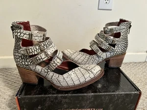 Freebird by Steven Felicity Croc Embossed Bootie Size 7 White - Picture 1 of 12