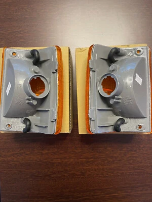 套装 左角和右角灯旋转信号 ISUZU TROOPER 1987 - 1991 8-94424044-1 — 第 1/4 张图片