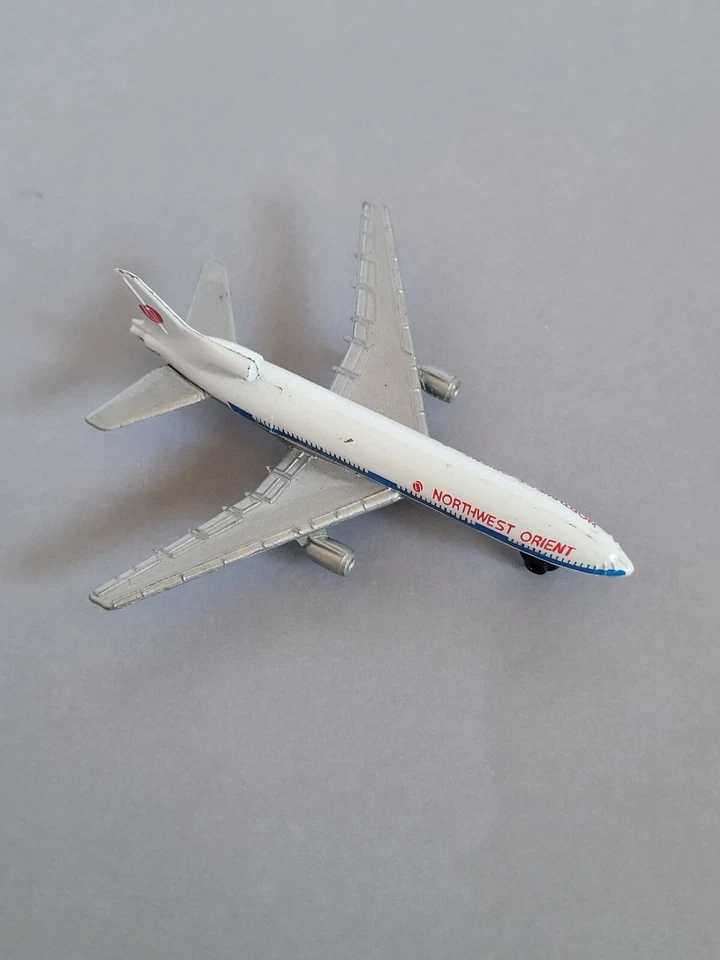 Винтажный Zee? Литая мини-игрушка-самолет Northwest Orient Lockheed Tristar F806 - Изображение 1 из 4