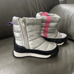 WONDER NATION Shiny Silver Quilted Winter Boots Toddler Girls Size 8 - Picture 1 of 6