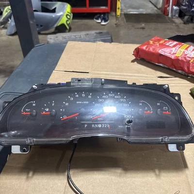 OEM 04-08 Ford E250 E150 E350 Econoline Van Velocímetro Cuadro de instrumentos Medidor Foto 1 de 3