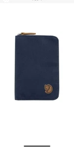 Cartera pasaporte Fjallraven azul marino - Imagen 1 de 6