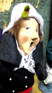 Byers' Choice Carolers - 1995 - 13" männlich im zweireihigen Wollmantel mit Schwänzen - Bild 1 von 11