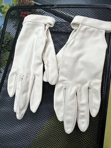 Vintage Womens Dress Gloves With Cut Outs.  Size Is Small/Medium - Picture 1 of 7