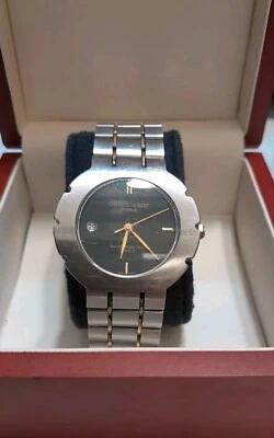 Cuartos de galón Charles Hubert resistentes al agua fecha izquierda, doble tono plata/dorado acero inoxidable Foto 1 de 4