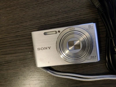 Sony Camera DSC-W830 Cyber-Shot 20.1MP 8x zoom Digital Camera Silver - Image 1 of 4