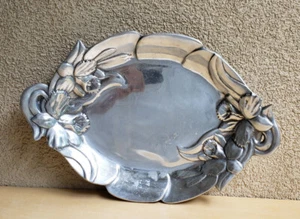 Vintage Arts and Crafts Style Pewter Oval Serving Tray with Flowers made by TH - Picture 1 of 9
