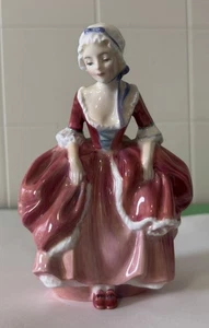 “Goody Two Shoes” Royal Doulton 5,25” Alto Dama Porcelana Estatuilla - Imagen 1 de 9